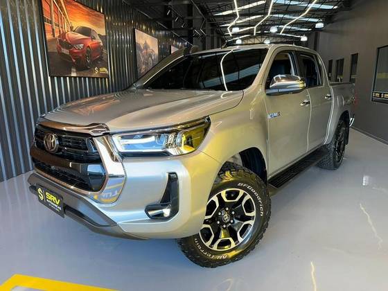 TOYOTA HILUX 2.8 D-4D TURBO DIESEL CD SRX 4X4 AUTOMÁTICO